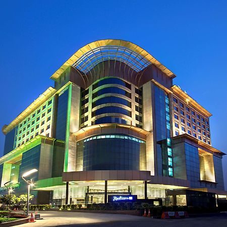 ホテル Radisson Blu Kaushambi Delhi Ncr ガーズィヤーバード エクステリア 写真