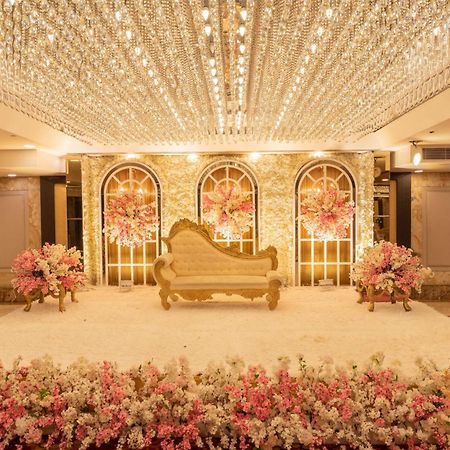 ホテル Radisson Blu Kaushambi Delhi Ncr ガーズィヤーバード エクステリア 写真