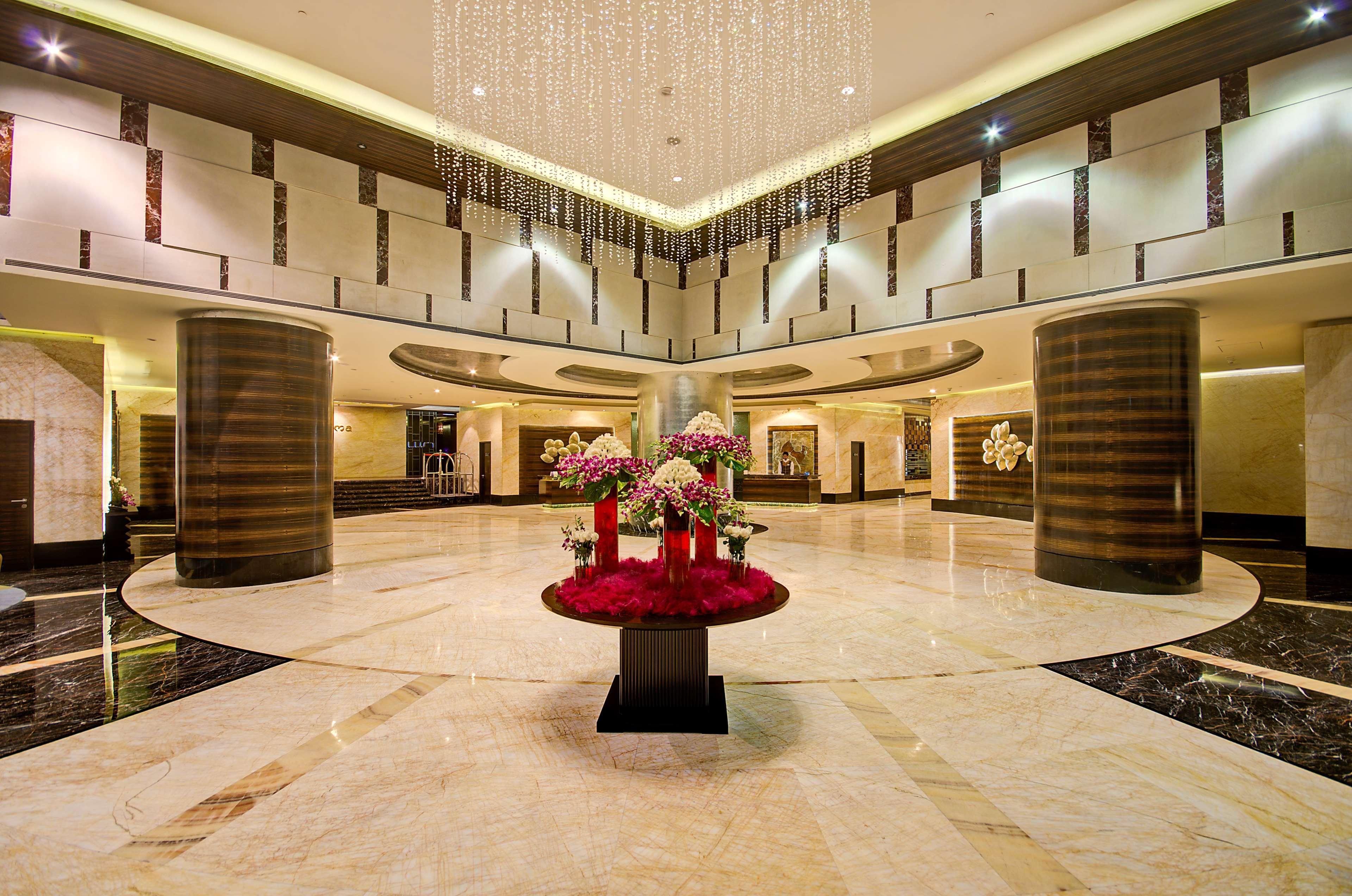 ホテル Radisson Blu Kaushambi Delhi Ncr ガーズィヤーバード エクステリア 写真