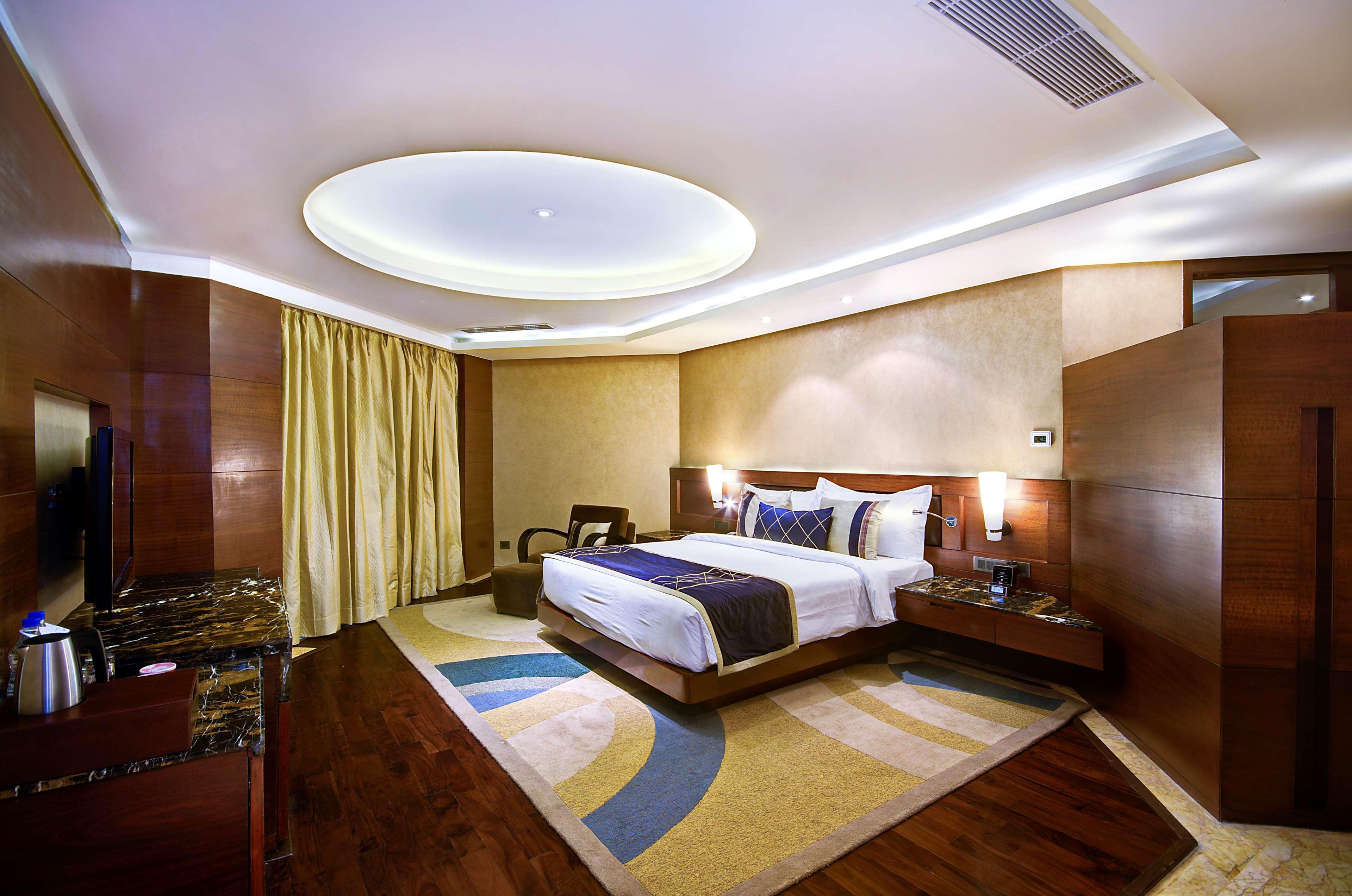 ホテル Radisson Blu Kaushambi Delhi Ncr ガーズィヤーバード エクステリア 写真