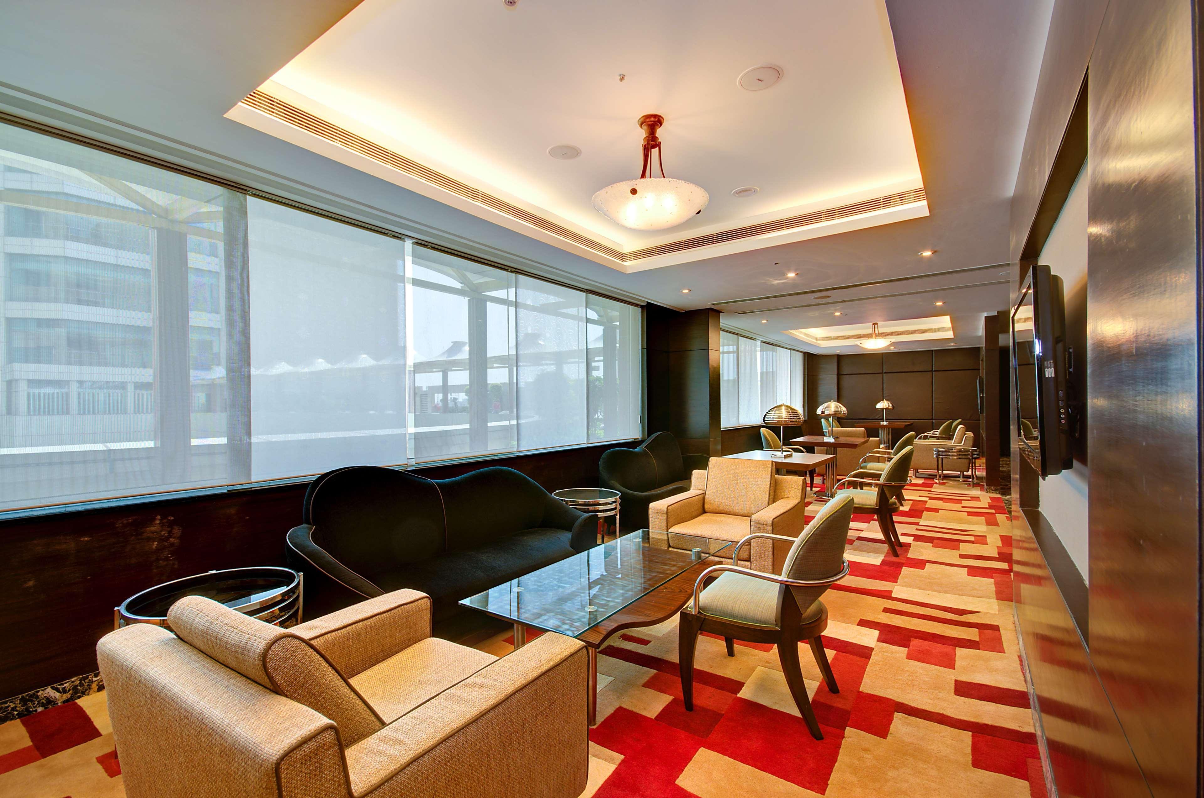 ホテル Radisson Blu Kaushambi Delhi Ncr ガーズィヤーバード エクステリア 写真