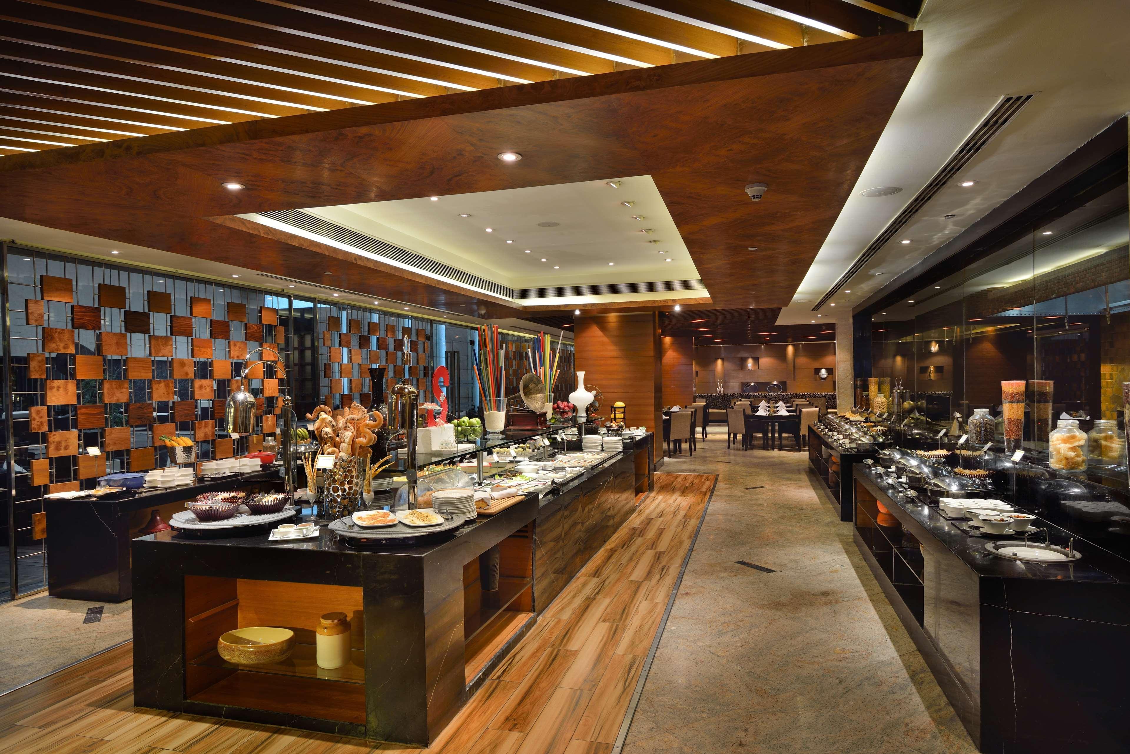 ホテル Radisson Blu Kaushambi Delhi Ncr ガーズィヤーバード エクステリア 写真
