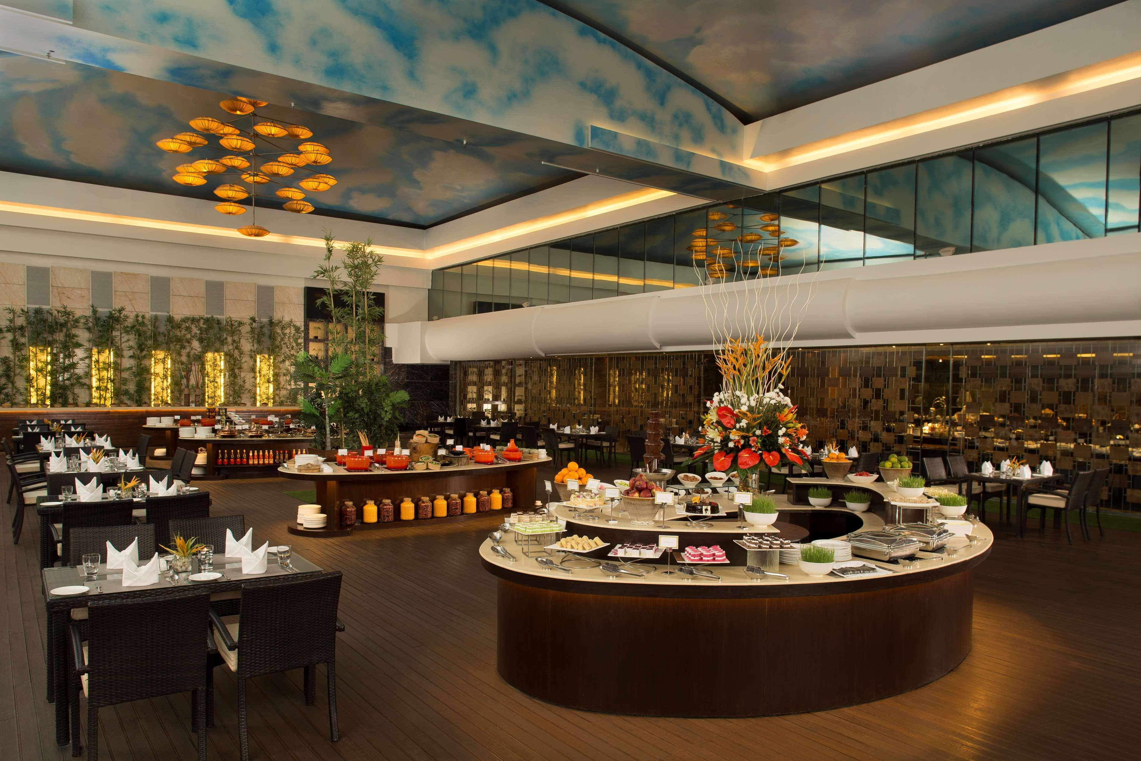 ホテル Radisson Blu Kaushambi Delhi Ncr ガーズィヤーバード エクステリア 写真