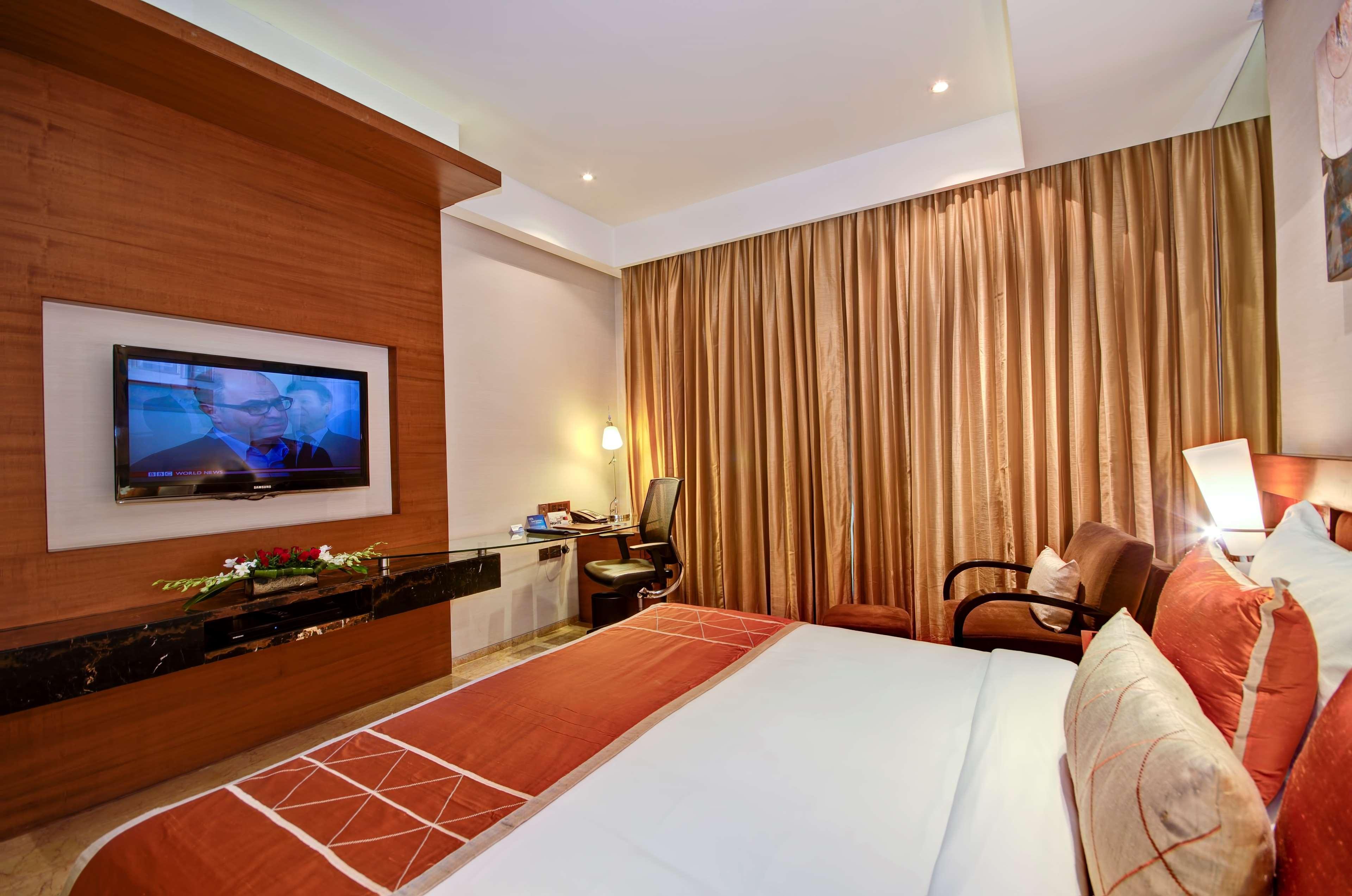 ホテル Radisson Blu Kaushambi Delhi Ncr ガーズィヤーバード エクステリア 写真