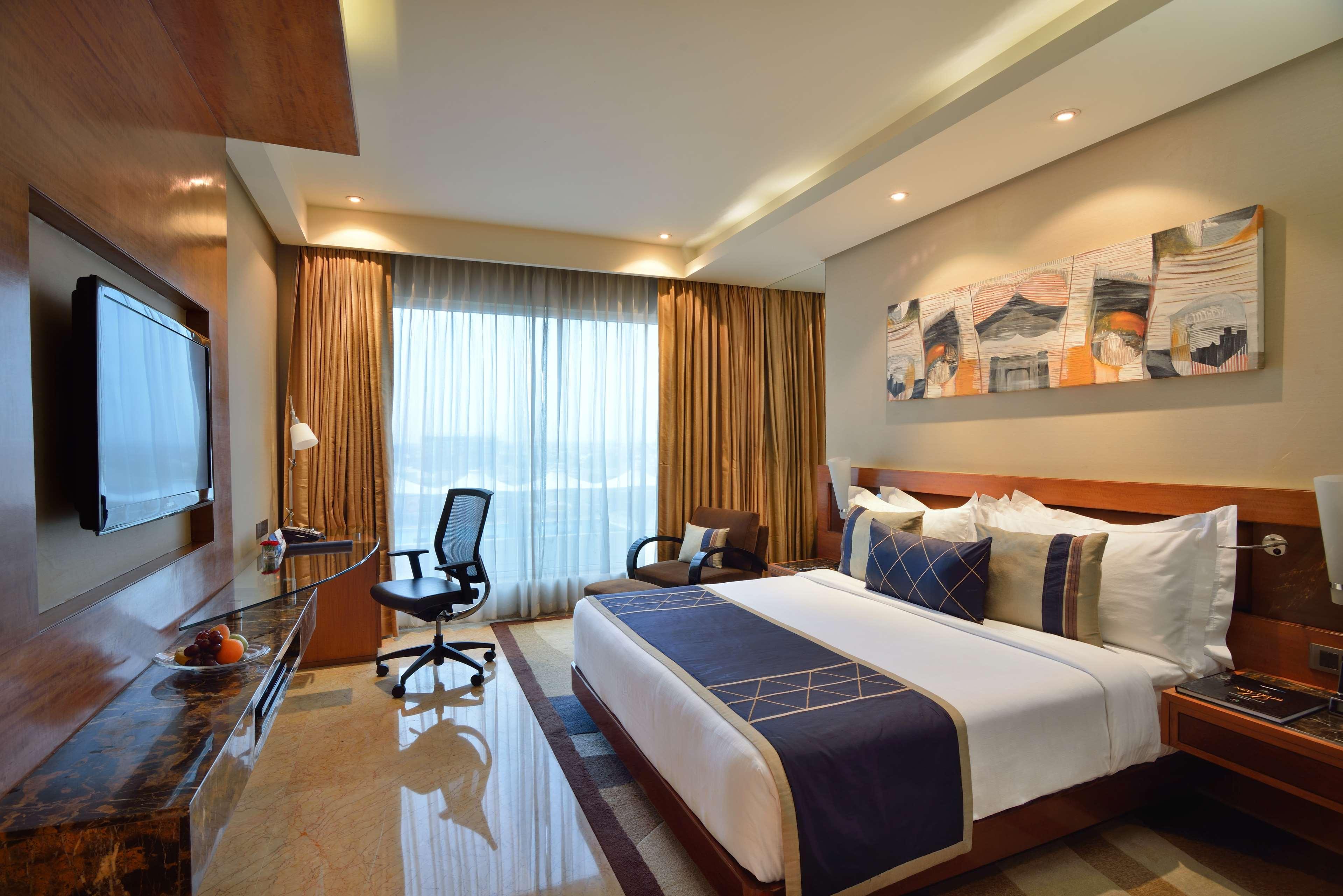 ホテル Radisson Blu Kaushambi Delhi Ncr ガーズィヤーバード エクステリア 写真