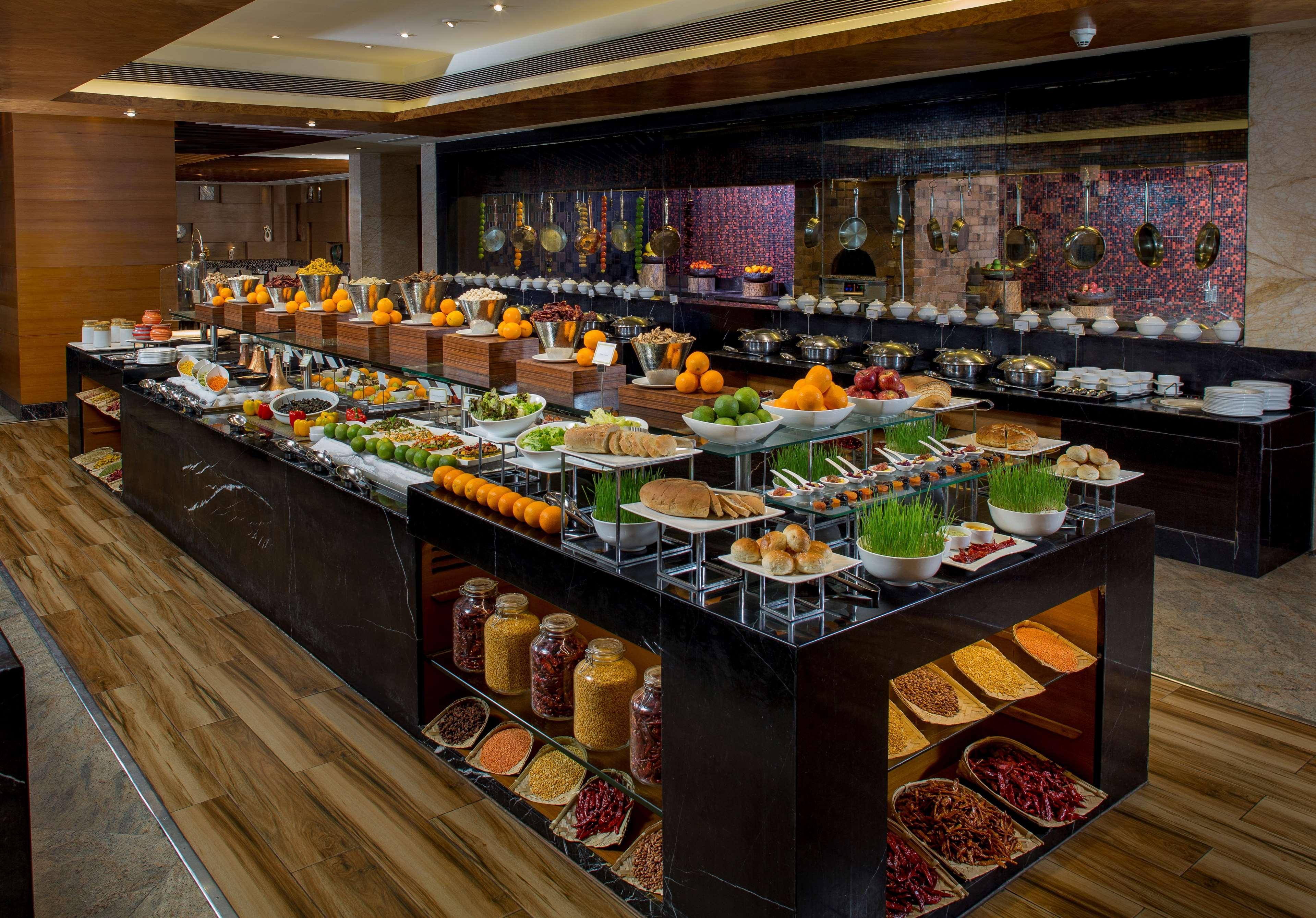 ホテル Radisson Blu Kaushambi Delhi Ncr ガーズィヤーバード エクステリア 写真