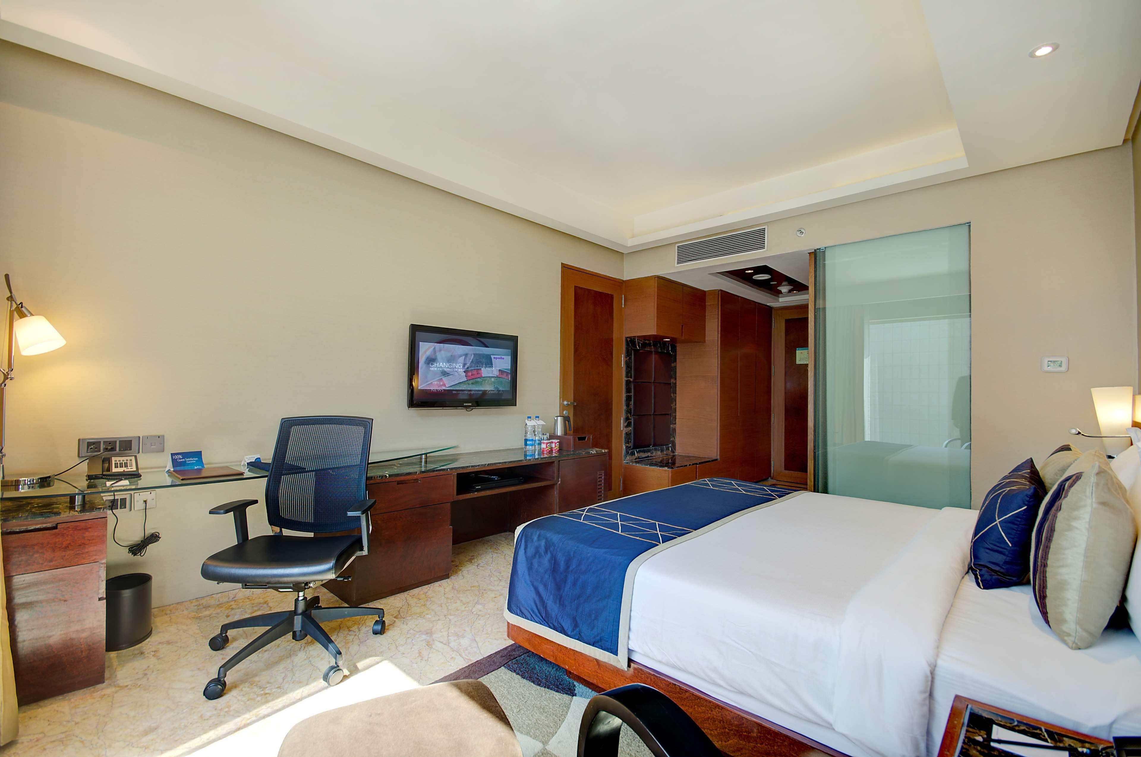 ホテル Radisson Blu Kaushambi Delhi Ncr ガーズィヤーバード エクステリア 写真