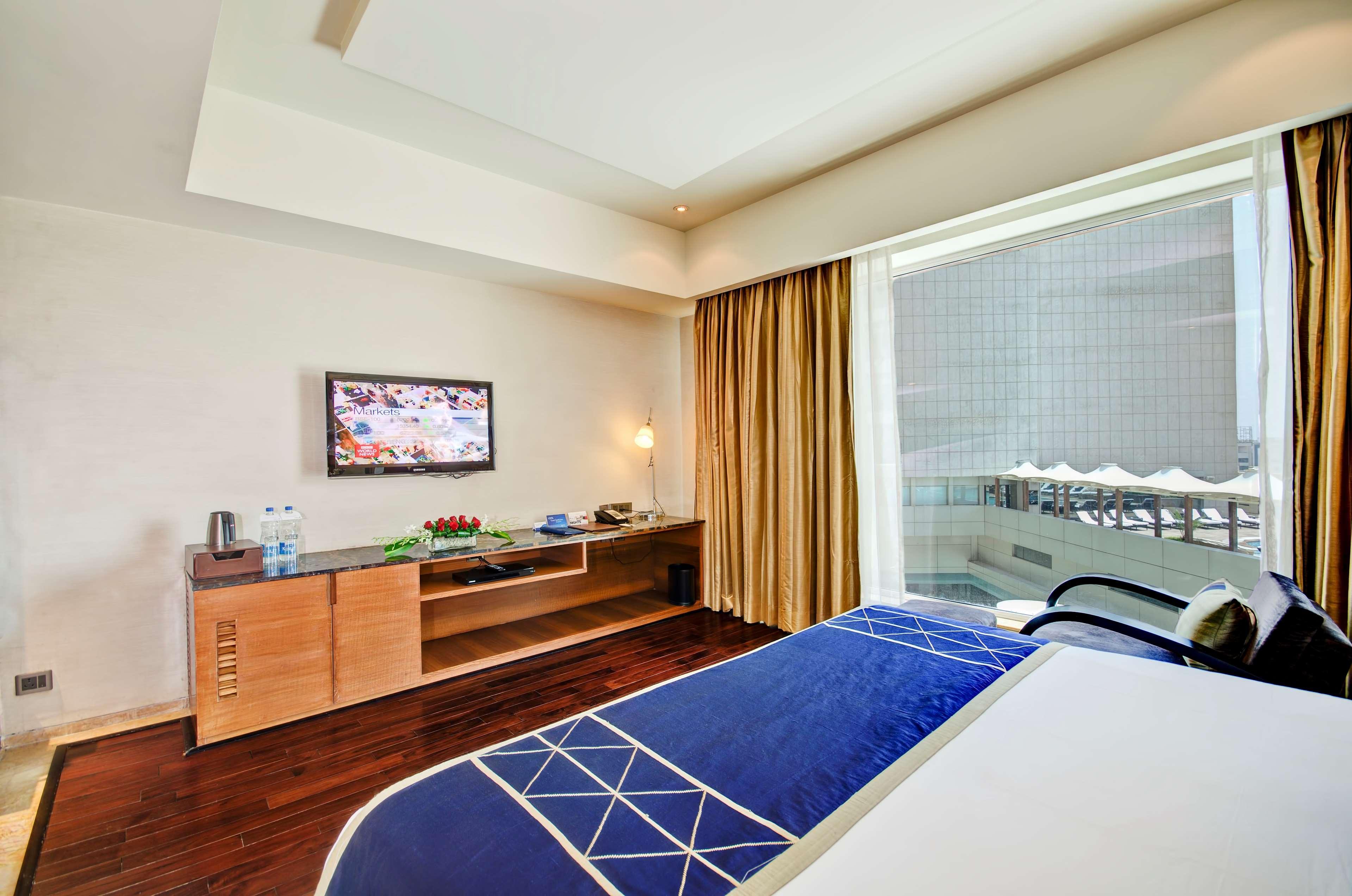ホテル Radisson Blu Kaushambi Delhi Ncr ガーズィヤーバード エクステリア 写真