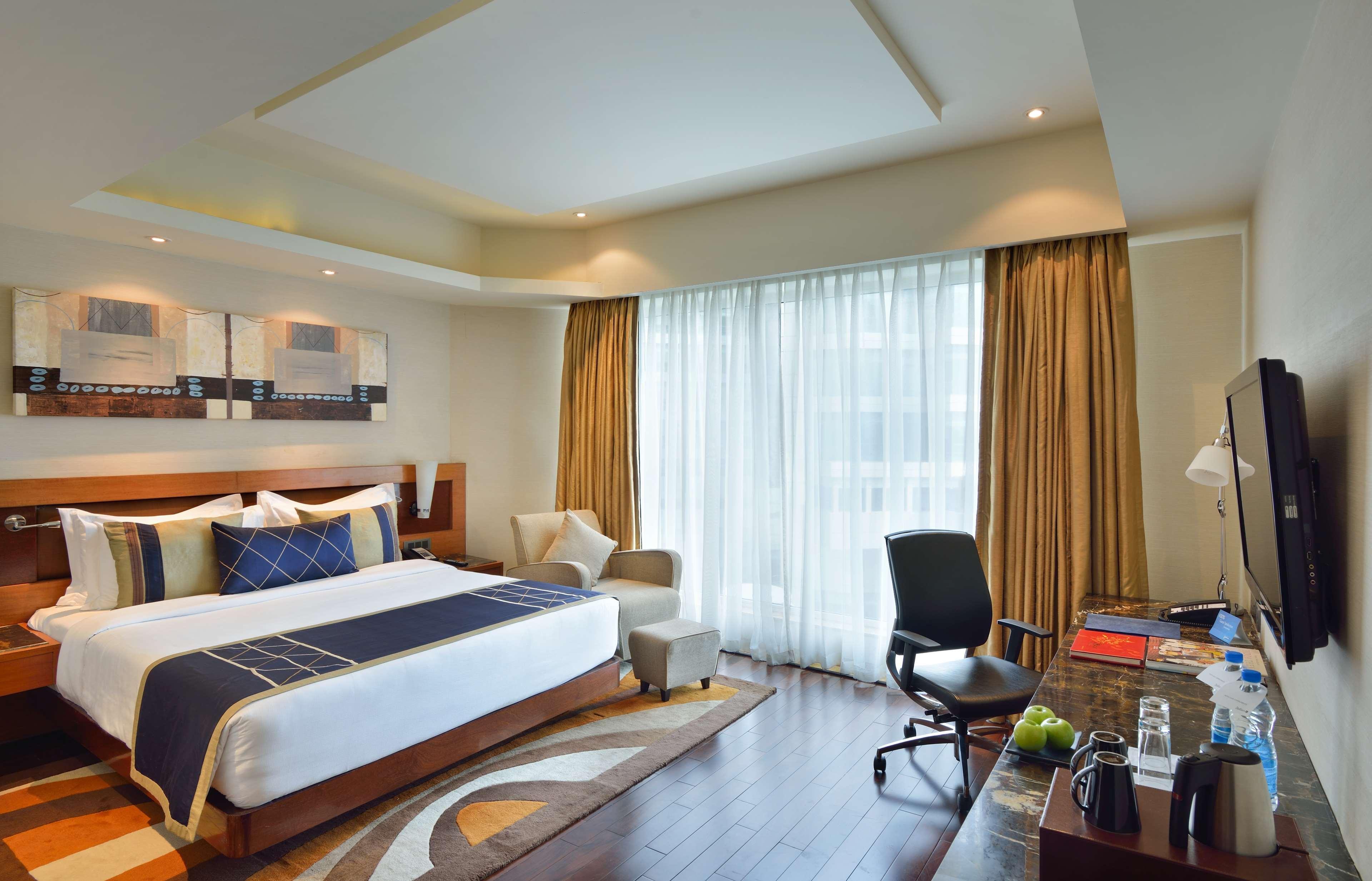 ホテル Radisson Blu Kaushambi Delhi Ncr ガーズィヤーバード エクステリア 写真