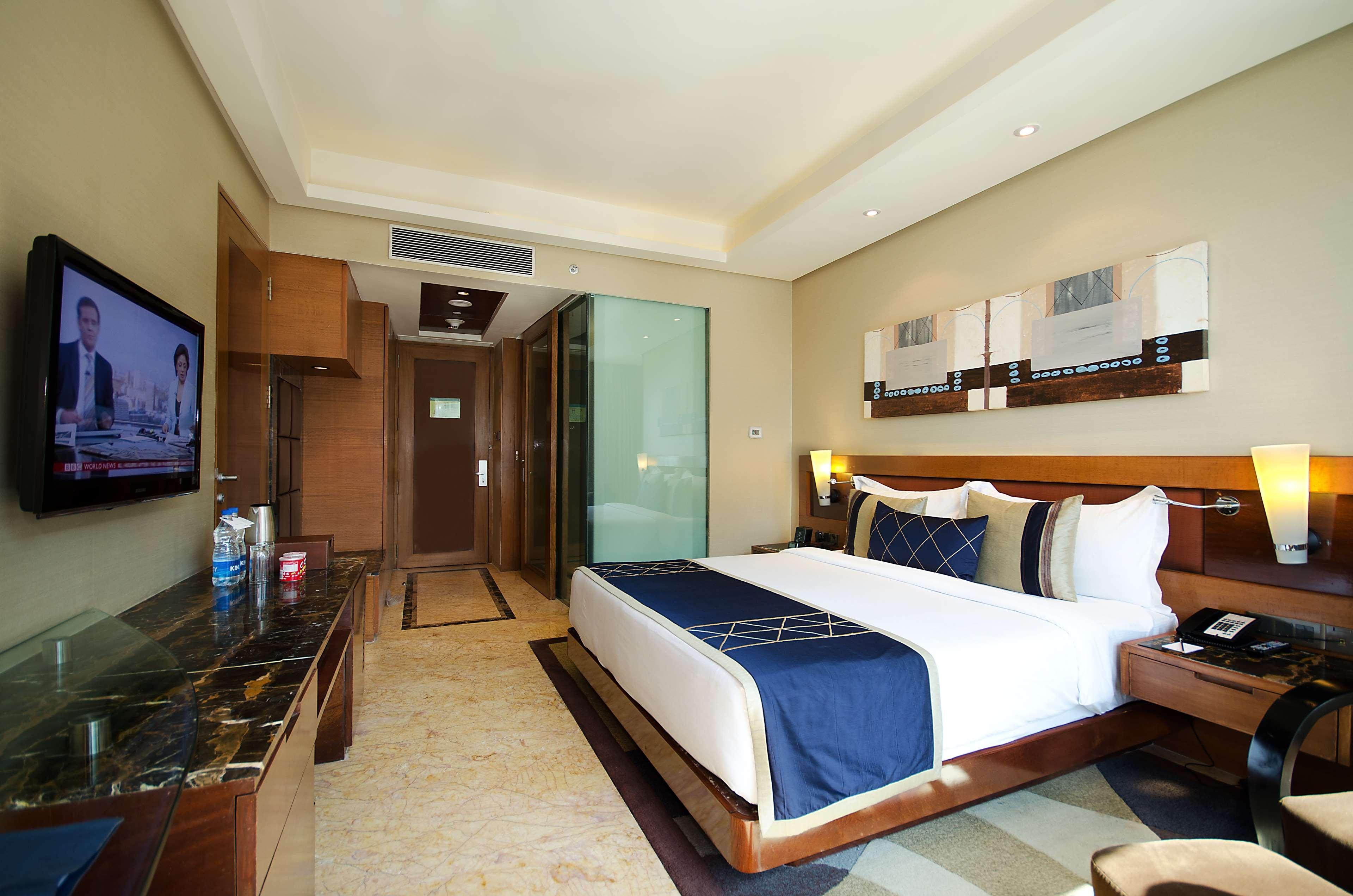 ホテル Radisson Blu Kaushambi Delhi Ncr ガーズィヤーバード エクステリア 写真