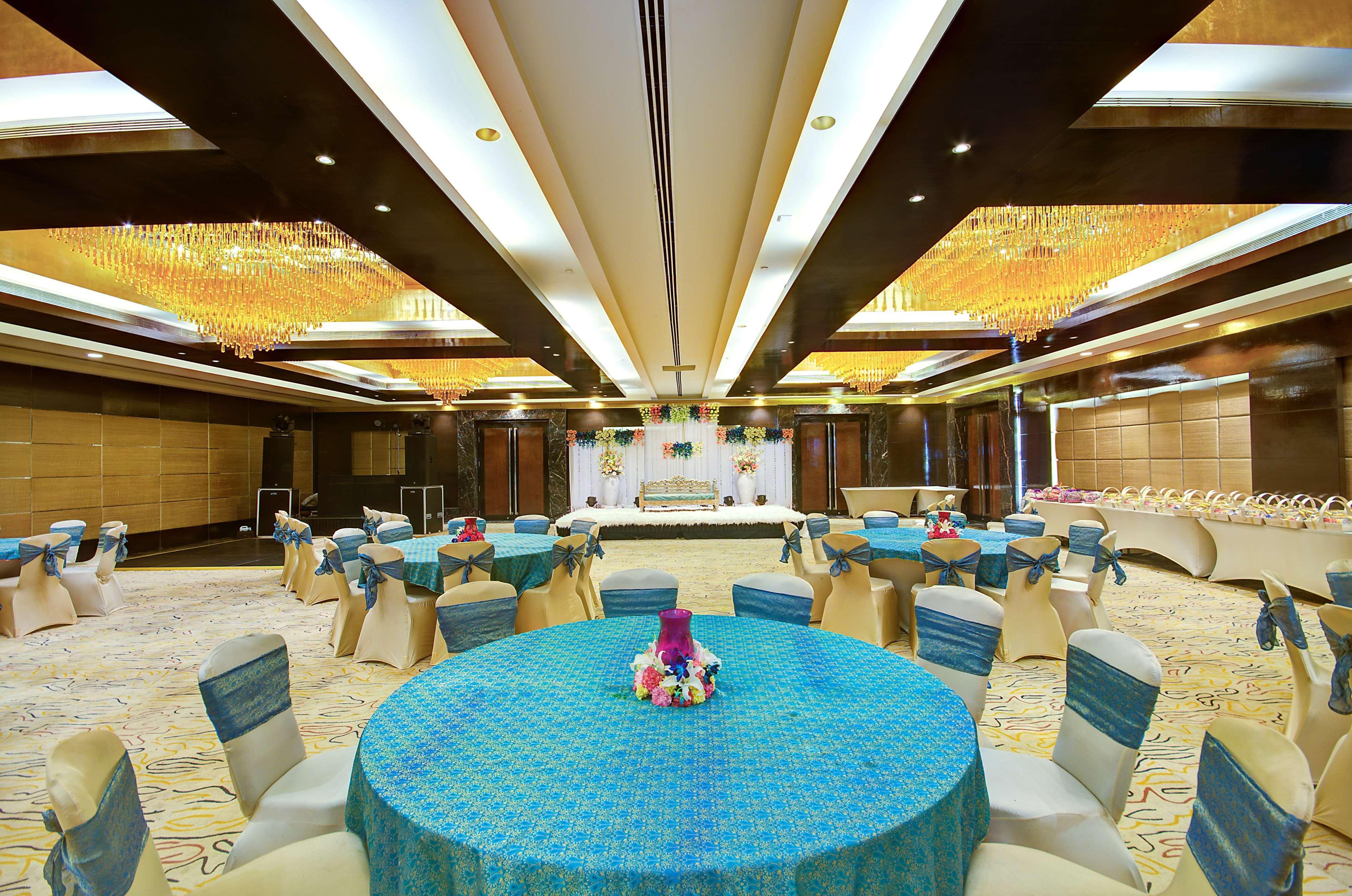 ホテル Radisson Blu Kaushambi Delhi Ncr ガーズィヤーバード エクステリア 写真
