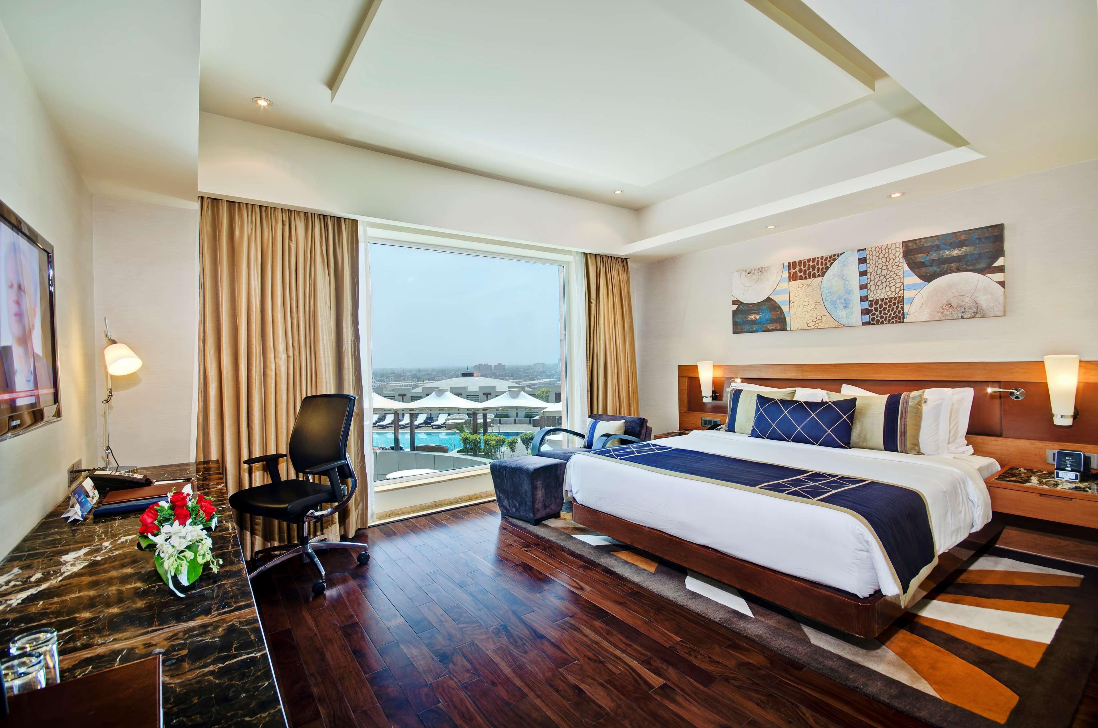 ホテル Radisson Blu Kaushambi Delhi Ncr ガーズィヤーバード エクステリア 写真