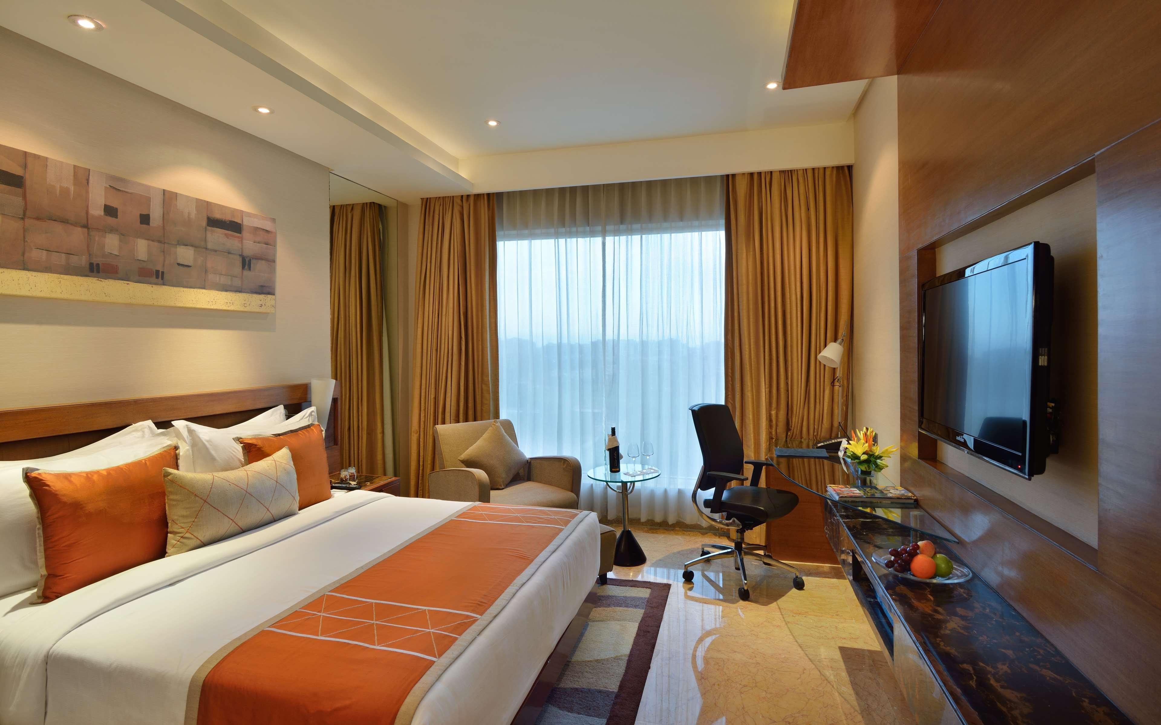 ホテル Radisson Blu Kaushambi Delhi Ncr ガーズィヤーバード エクステリア 写真
