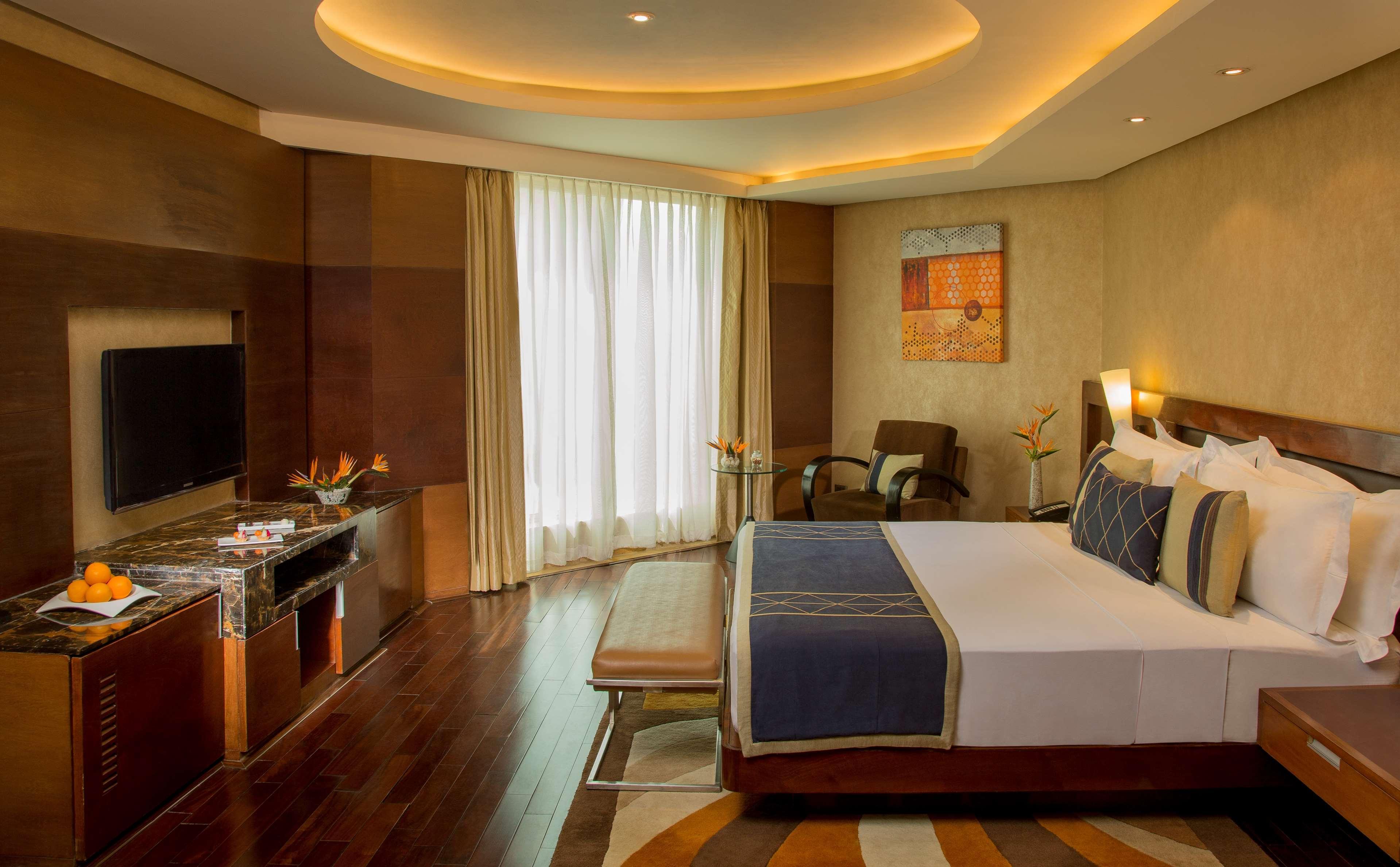 ホテル Radisson Blu Kaushambi Delhi Ncr ガーズィヤーバード エクステリア 写真