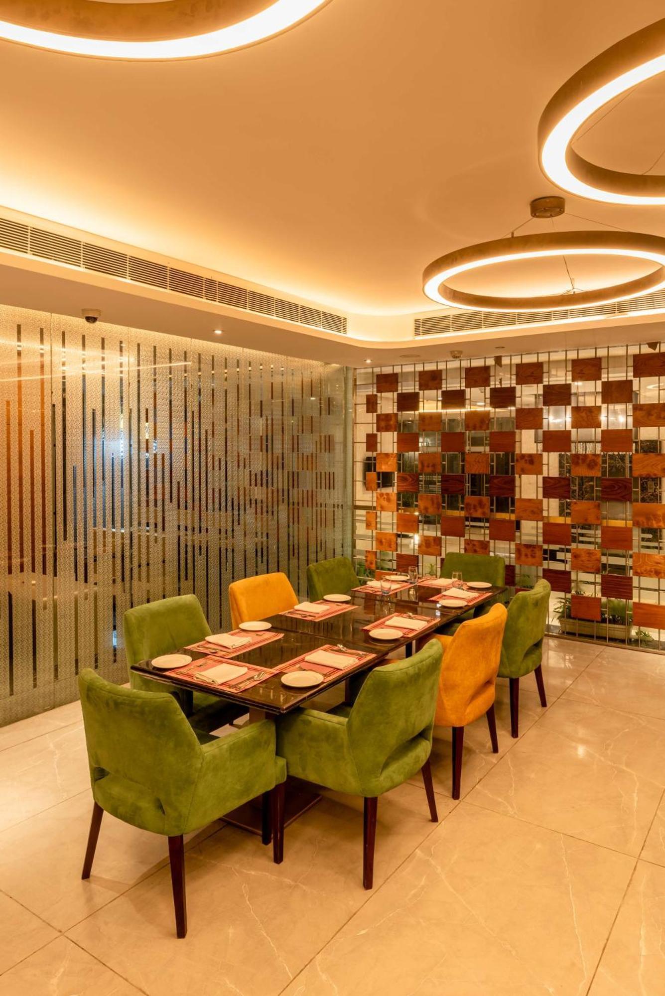 ホテル Radisson Blu Kaushambi Delhi Ncr ガーズィヤーバード エクステリア 写真