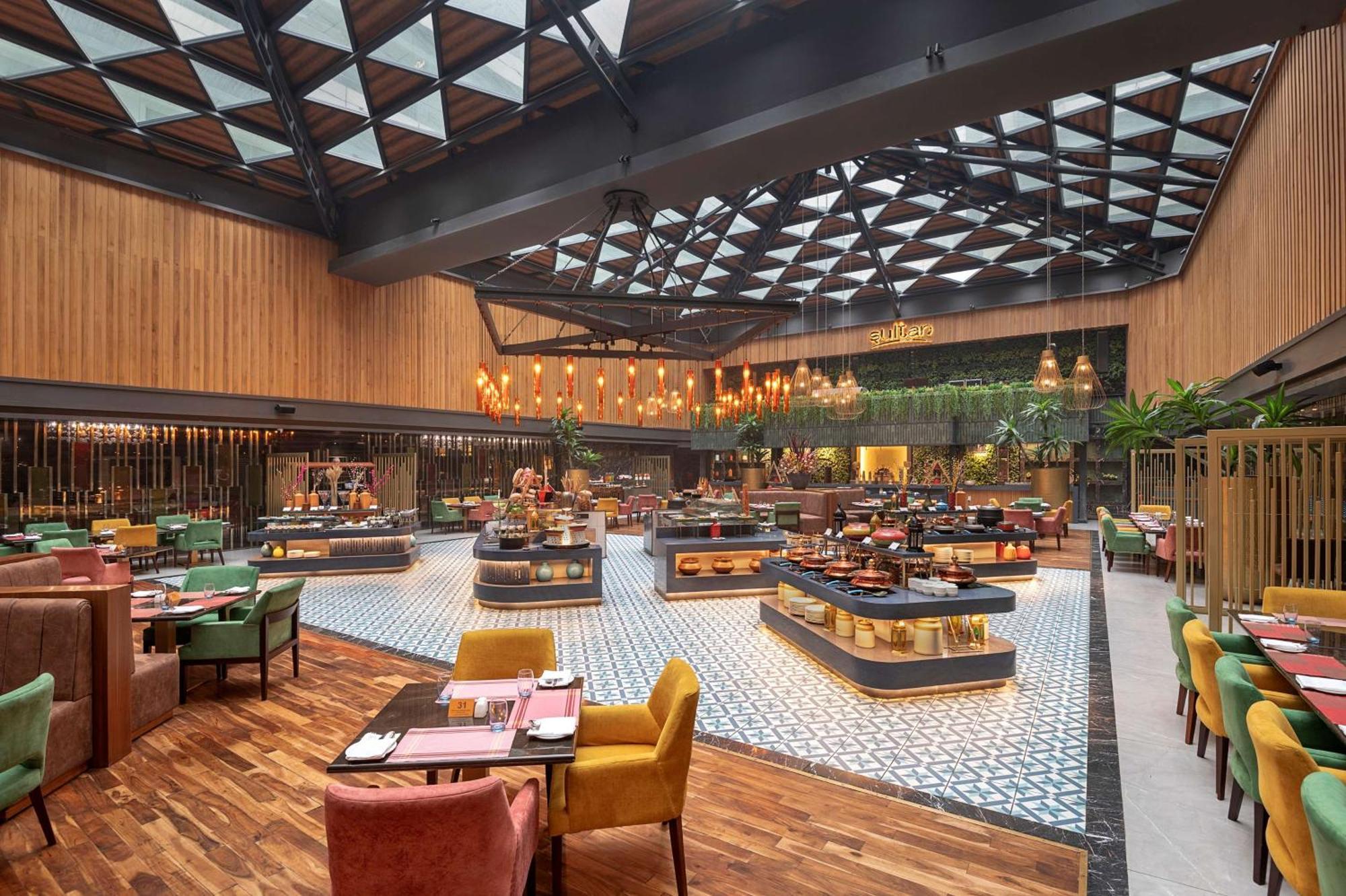 ホテル Radisson Blu Kaushambi Delhi Ncr ガーズィヤーバード エクステリア 写真