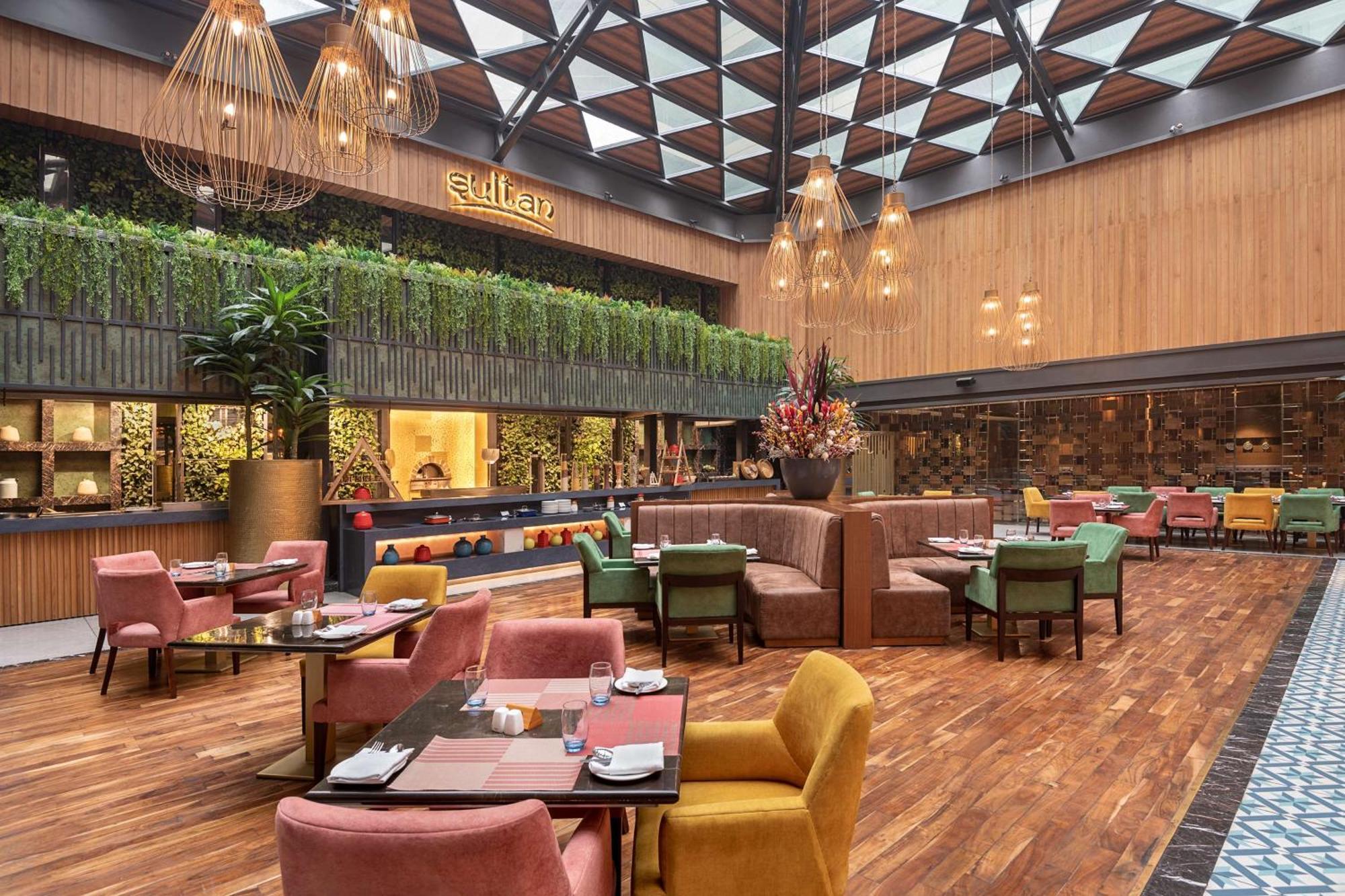 ホテル Radisson Blu Kaushambi Delhi Ncr ガーズィヤーバード エクステリア 写真
